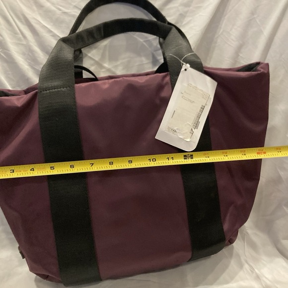 Burgundy Gym Tote Bag Travel Weekender Lightweight Nylon Fabletics Small - Picture 4 of 8